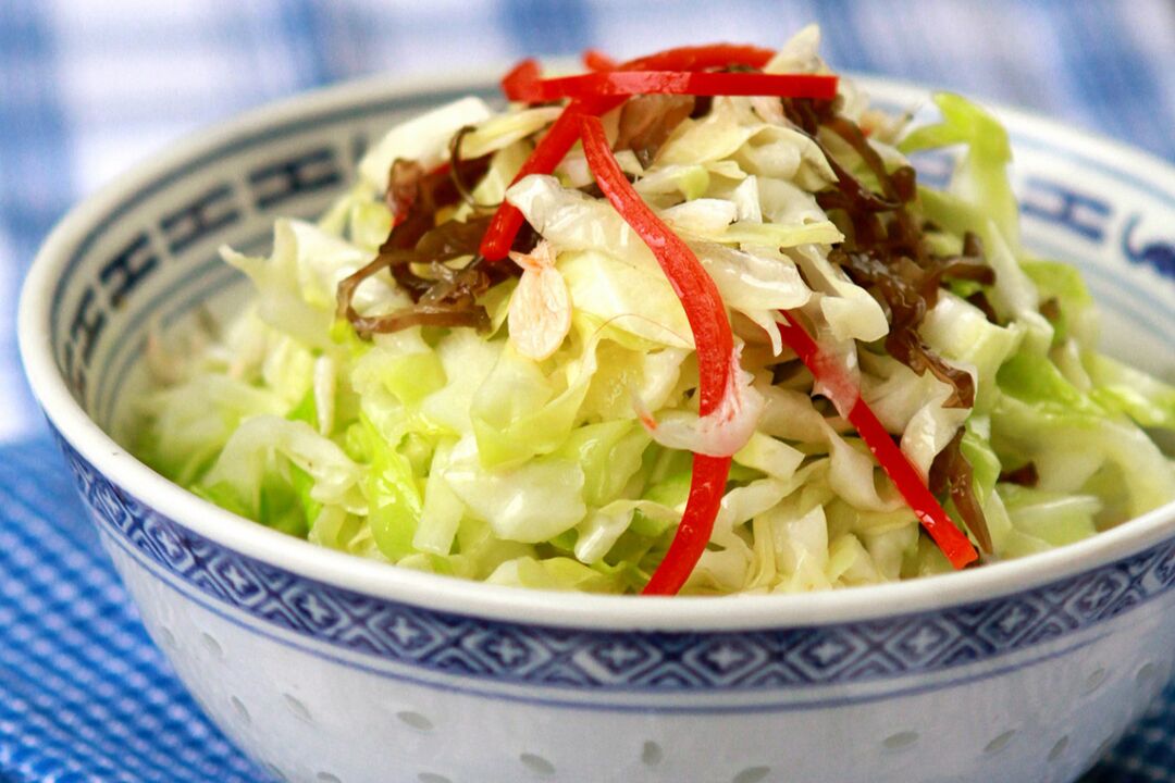 Salata de varză este una dintre opțiunile de mâncare din meniul de dietă „Preferat”.